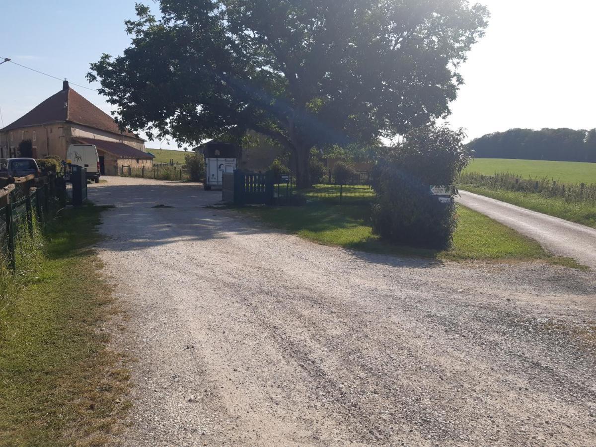 ホテル Ferme Des Champs Vrécourt エクステリア 写真